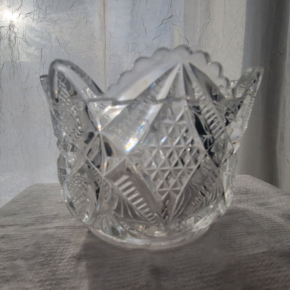 Vintage Clear Cut Glass Bowl With Scalloped Edge & Starburst Pattern